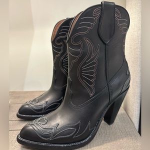*NEW WITH TAGS* Givenchy patterned cowboy boots
